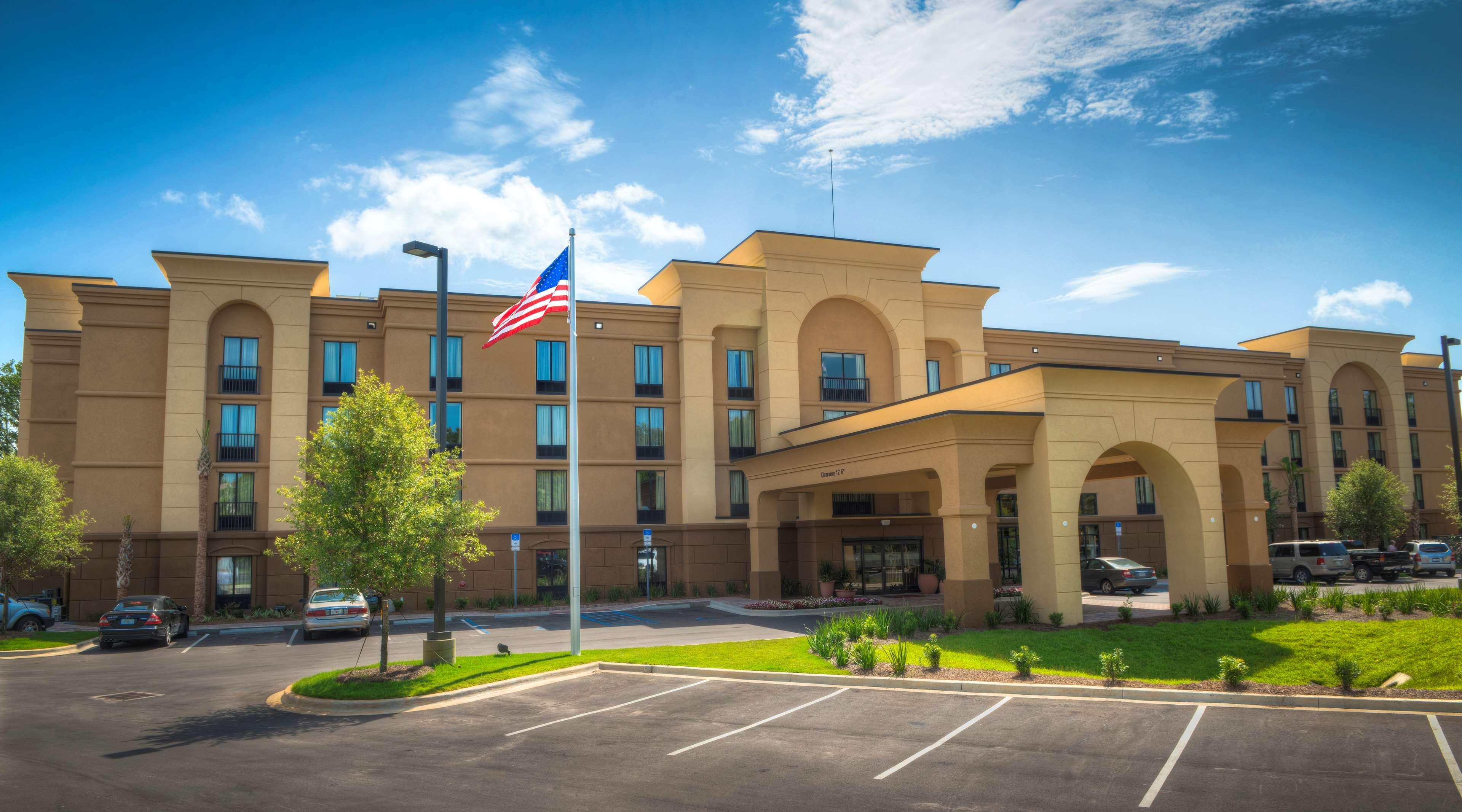 Hampton Inn & Suites Pensacola/Gulf Breeze Exterior photo