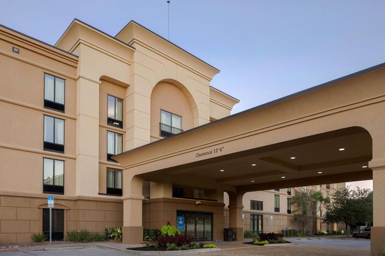 Hampton Inn & Suites Pensacola/Gulf Breeze Exterior photo