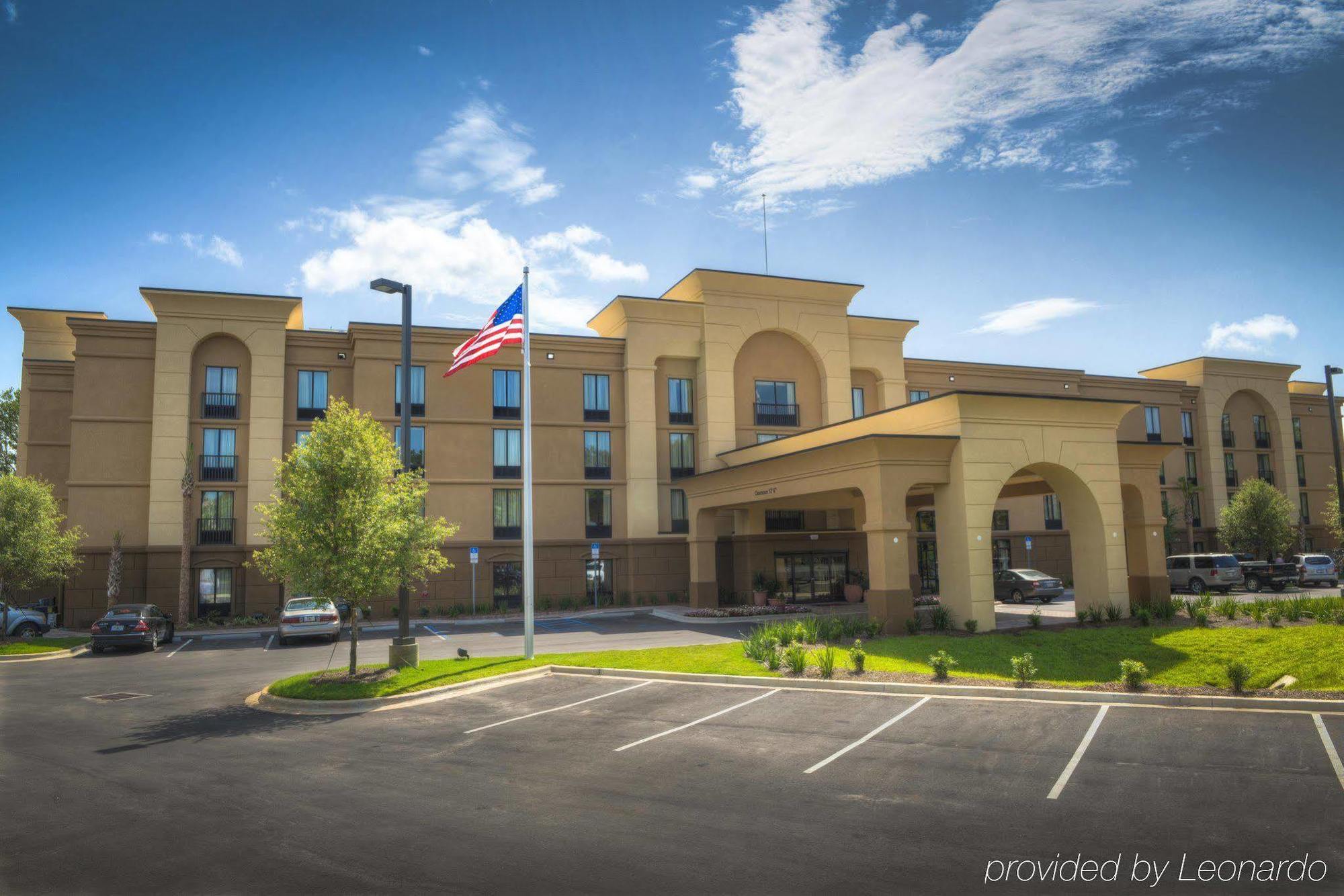 Hampton Inn & Suites Pensacola/Gulf Breeze Exterior photo